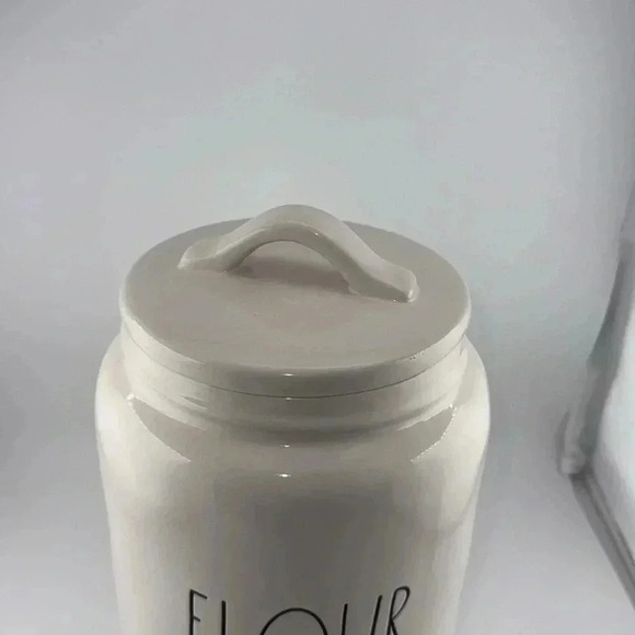 Rae Dunn Artisan Collection Ceramic Jar Food Container Jar with Lid ‘FLOUR’ - Picture 4 of 15